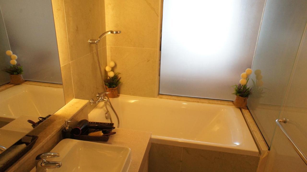 The Astra Chiang Mai Family Room Exterior foto